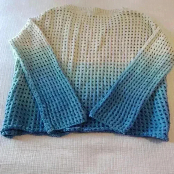 Good Luck Gem Women's Cropped crochet knit sweater | ombre blue to cream | XL - Picture 3 of 6
